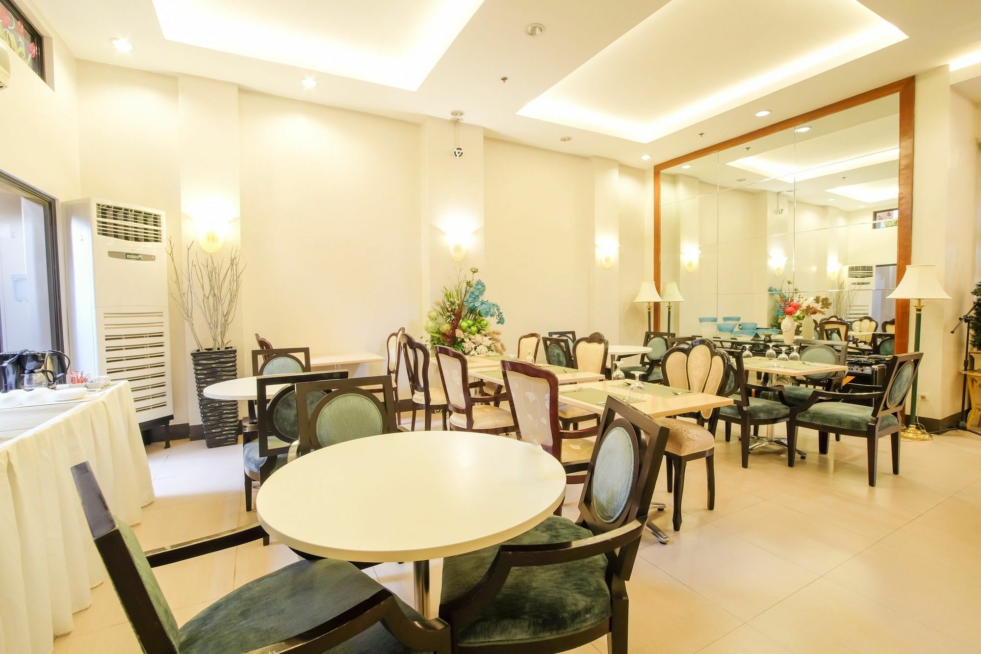 Zen Rooms Del Pilar Malate Manila Eksteriør billede